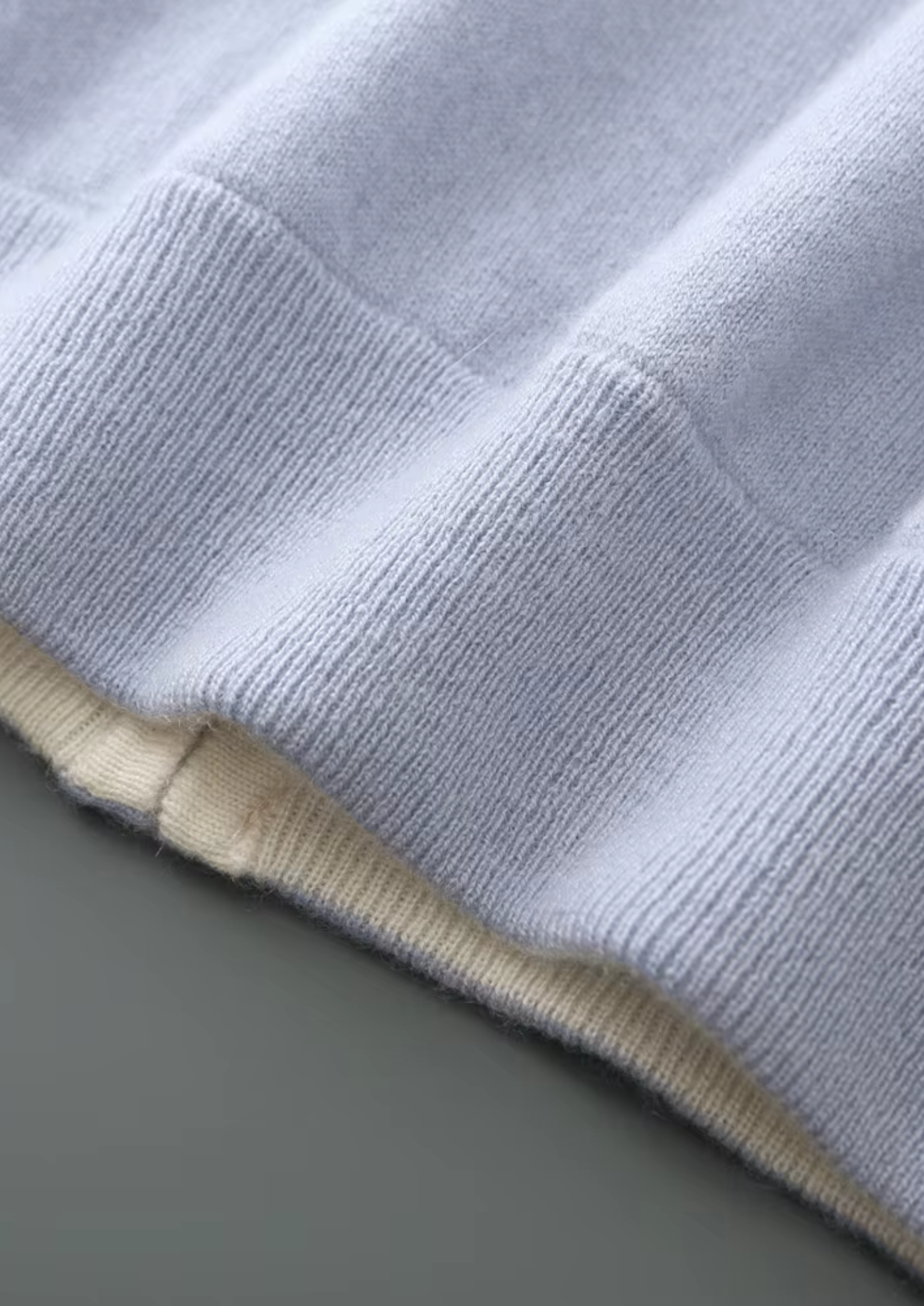 Saf Ekstra İnce Merino Yünlü Fermuarlı Hırka