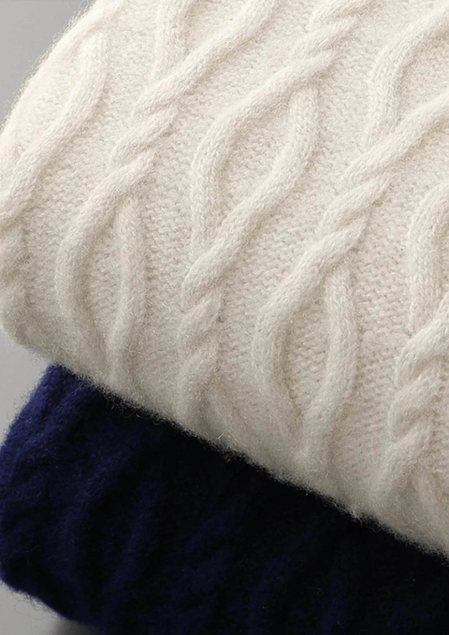 Saf Ekstra İnce Merino Yünü Jakarlı Yuvarlak Yaka Kazak - Martin Milano