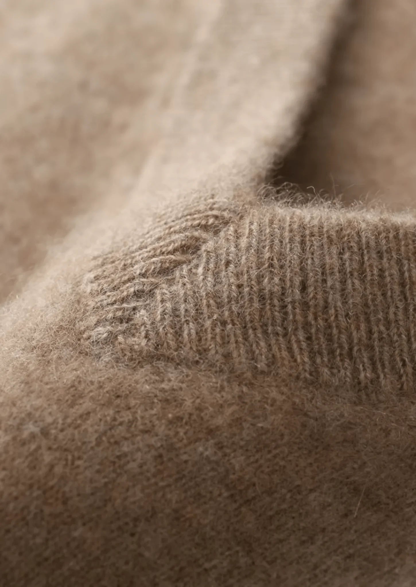 Saf Ekstra İnce Merino Yünü V Yaka Süveter - Martin Milano