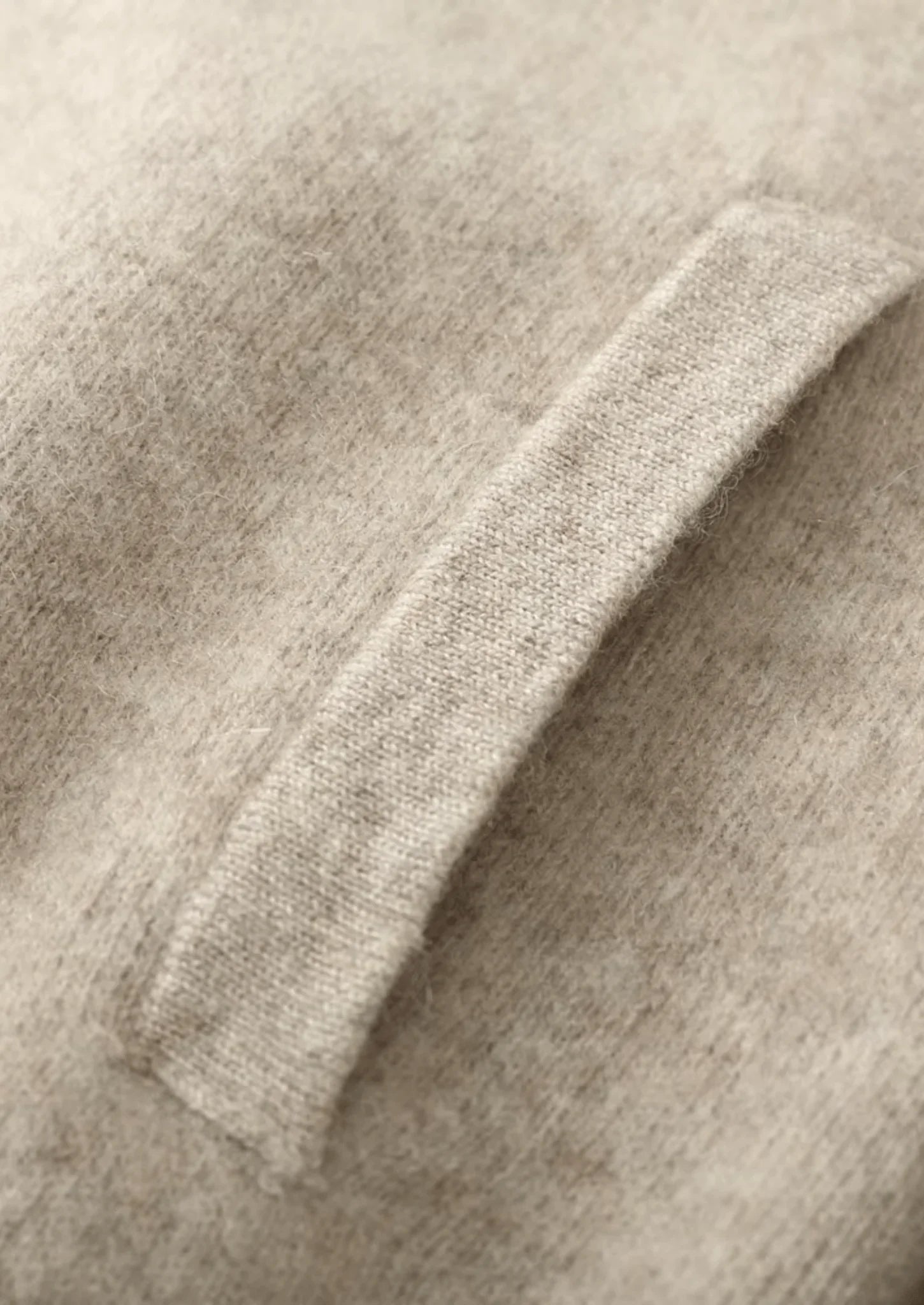 Saf Ekstra İnce Merino Yünü V Yaka Hırka - Martin Milano